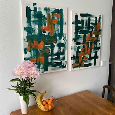 Unique Wood House Apartment, Free Parking, 2 Bikes Available Appartement