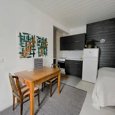 アパート Unique Wood House Apartment, Free Parking